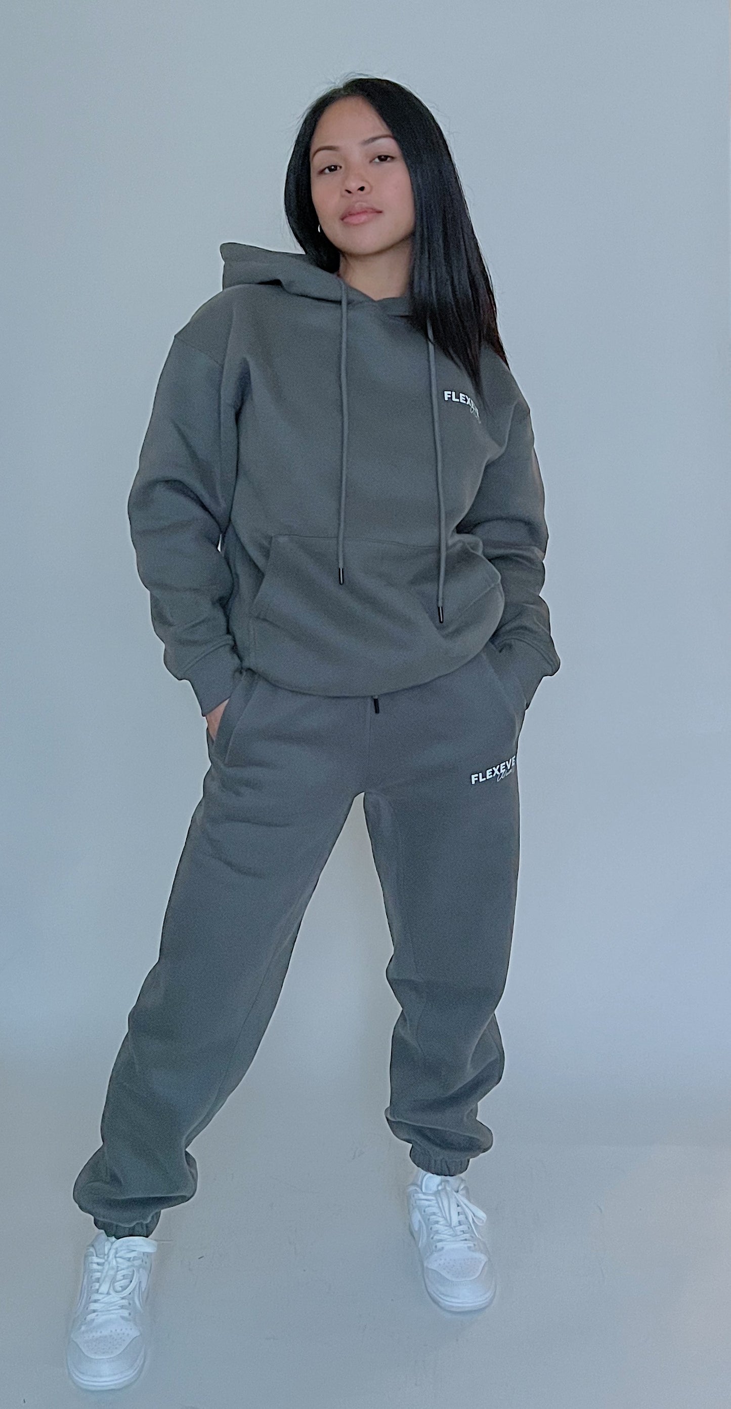 Seek First- Sweatpants in Dove Gray